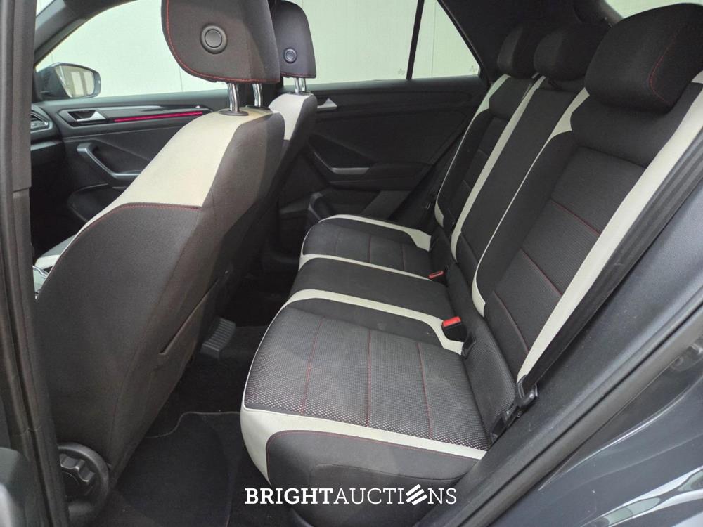 Volkswagen T-Roc Sport 1.5 TSI 150pk 2019, T-667-TX