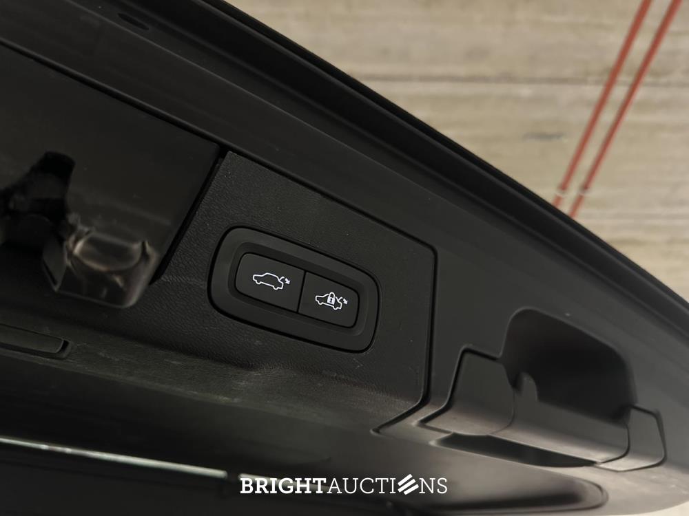 Volvo XC60 2.0 T6 Plug-in hybrid AWD Core Bright 253pk 2027 (Origineel-NL+1e eigenaar), S-190-RP