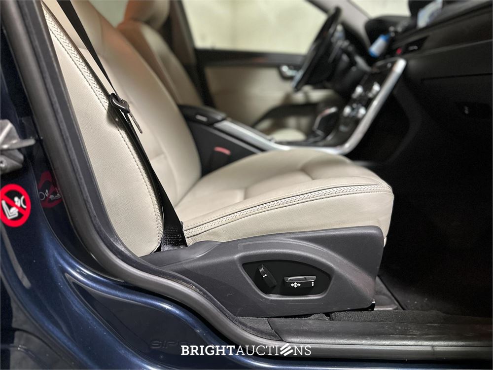 Volvo XC70 2.0 D4 FWD Momentum 181pk 2014 (Origineel-NL) Automaat, 2-XLB-00