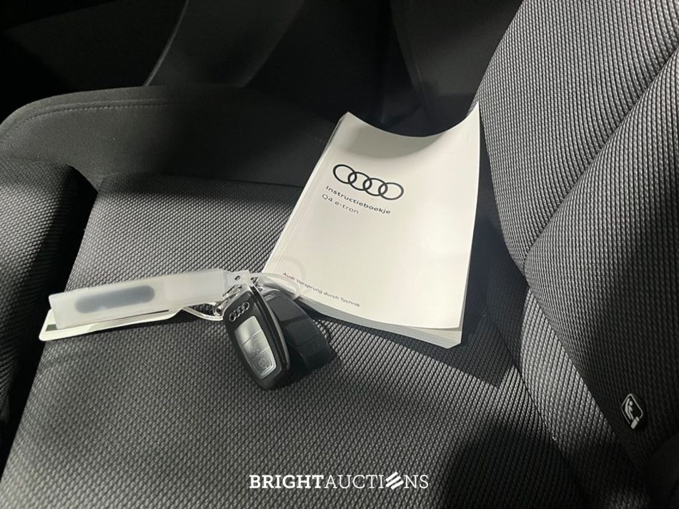 Audi Q4 e-tron 40 Launch edition Advanced Plus 77 kWh 204pk 2021 (Origineel-NL), N-884-PK