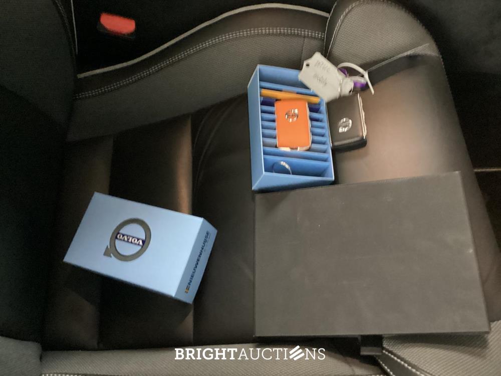 Volvo V60 B3 R-Design 2.0 163pk 2021 (Origineel-NL), L-711-FN