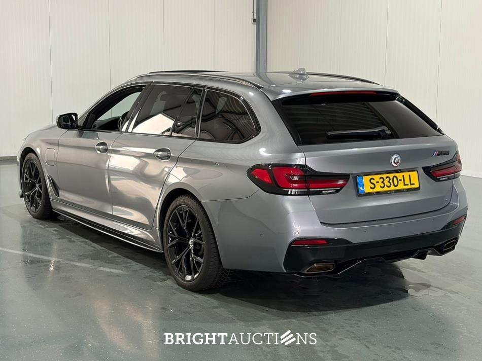 BMW 530e Touring Business Edition Plus M-Pakket 292pk 2023 (Origineel-NL) 5-Serie, S-330-LL