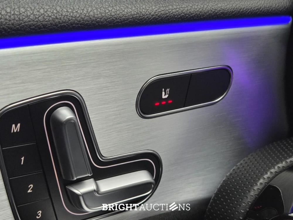 Mercedes-Benz A-klasse 250 e Business Solution AMG Limited 160 pk 2021, N-044-HS