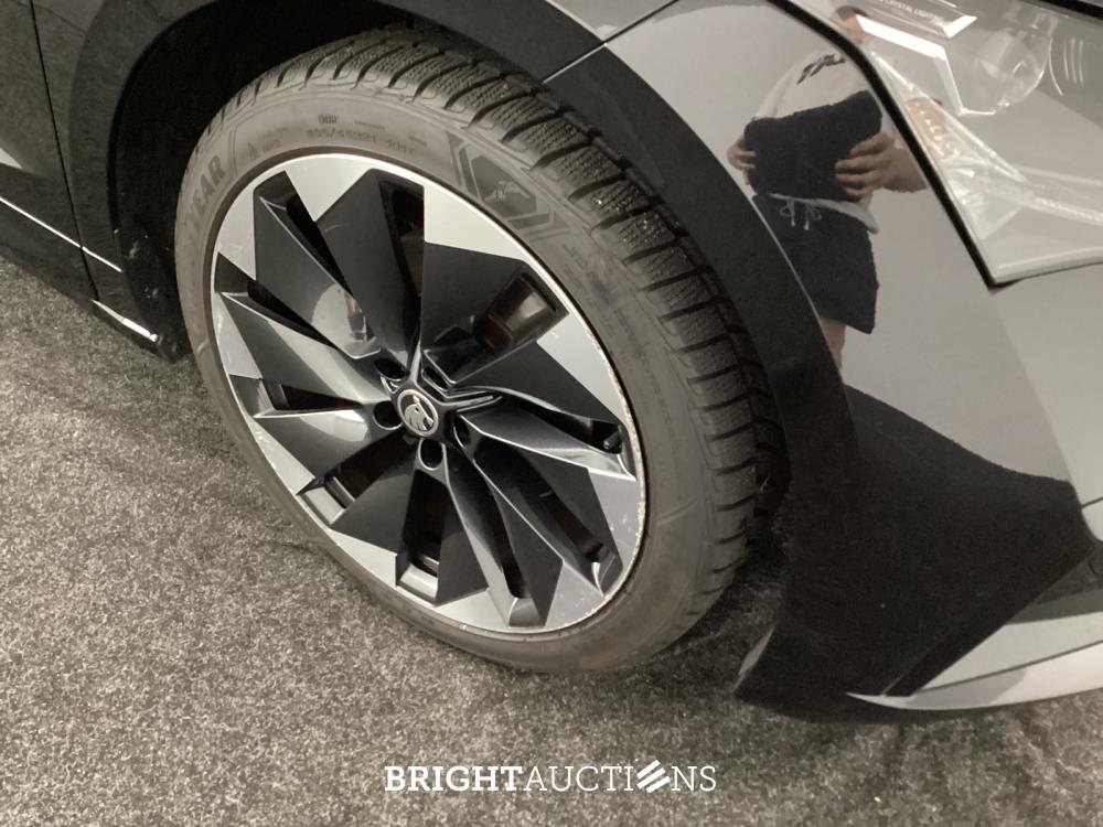 Škoda Enyaq iV 60 Sportline 180pk 2022 (Origineel-NL), P-400-TR