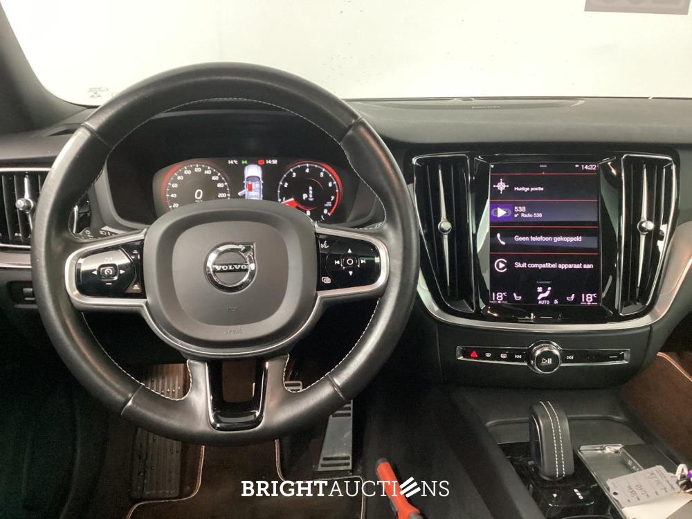 Volvo V60 B3 R-Design 2.0 163pk 2021 (Origineel-NL), L-711-FN
