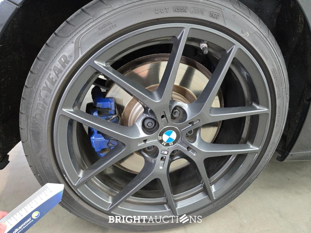 BMW M135i xDrive 1-serie High Executive 306pk 2020 1-Serie, K-121-DN