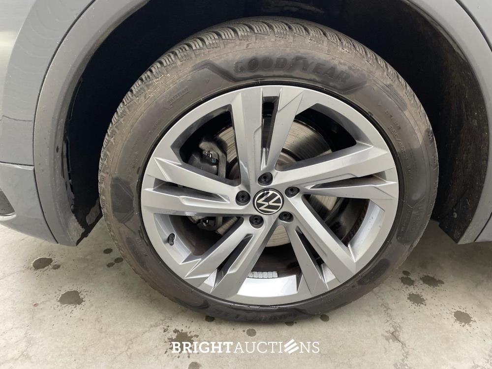 Volkswagen Tiguan eHybrid R-Line Business 1.4 TSI 265pk 2022 (Origineel-NL), P-225-HR