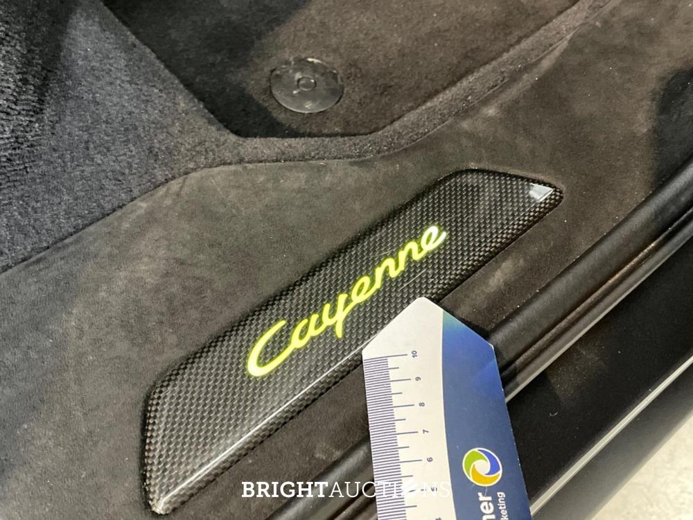 Porsche Cayenne Coupé Turbo S E-Hybrid 4.0 685pk 2020 (Origineel-NL), J-013-TK