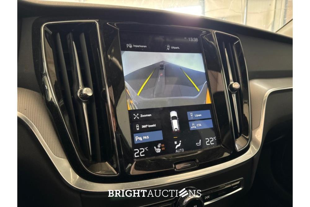 Volvo V60 Cross Country Pro 2.0 AWD 190pk 2020 (Origineel-NL), G-715-ZL