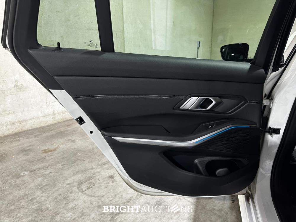 BMW 320e Touring Business Edition Plus M-Sport 204pk 2022 (Origineel-NL + 1e Eigenaar) 3-Serie G21, P-991-JH
