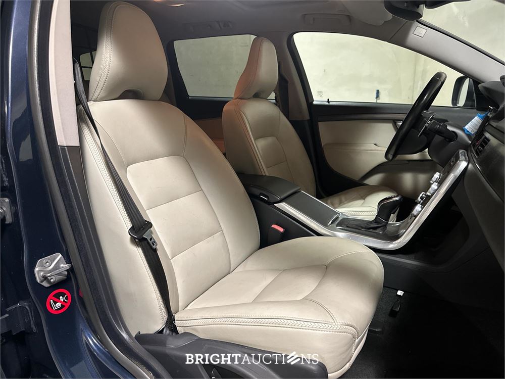 Volvo XC70 2.0 D4 FWD Momentum 181pk 2014 (Origineel-NL) Automaat, 2-XLB-00