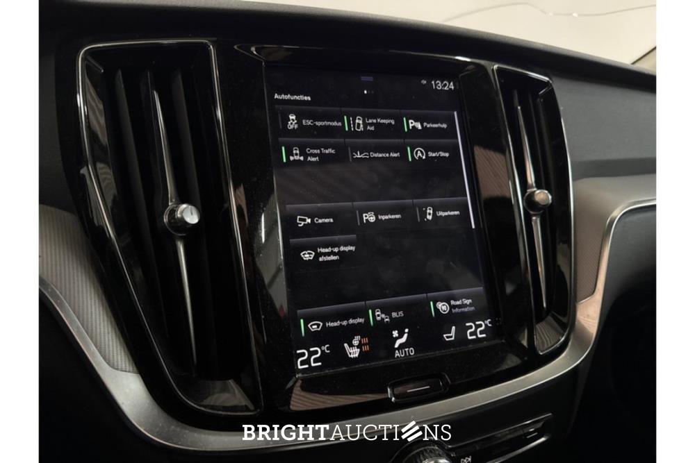 Volvo V60 Cross Country Pro 2.0 AWD 190pk 2020 (Origineel-NL), G-715-ZL