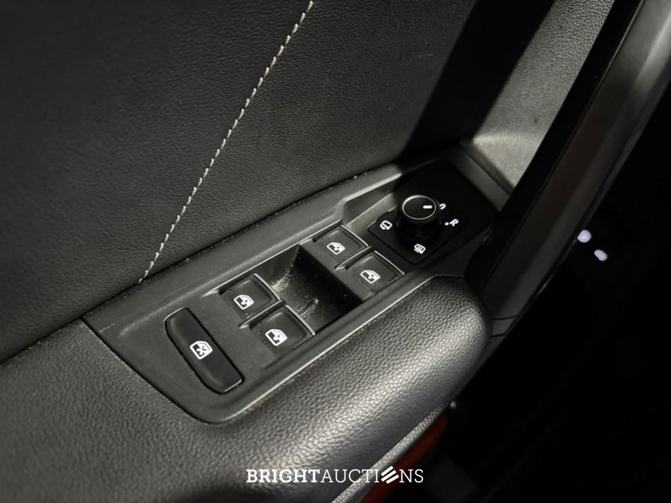 Volkswagen Tiguan eHybrid R-Line Business 1.4 TSI 265pk 2023 (Origineel-NL), S-332-LX