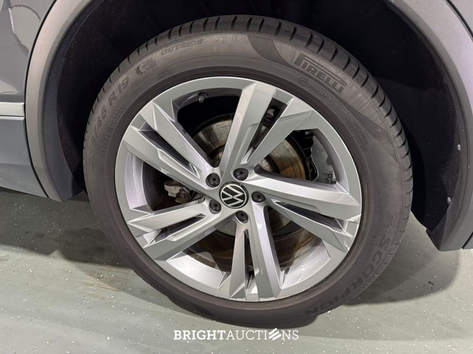 Volkswagen Tiguan eHybrid R-Line Business 1.4 TSI 265pk 2023 (Origineel-NL), S-332-LX
