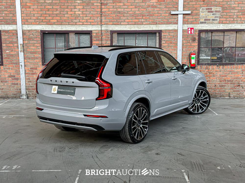 Volvo XC90 T8 AWD Plus Dark 457pk 2025 7-Persoons (1.100 KM) Fabrieksgarantie
