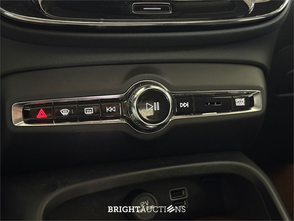 Volvo XC40 T4 Plug-in Hybrid Ultimate Bright 1.5 211pk 2022 (Origineel-NL), R-982-ND