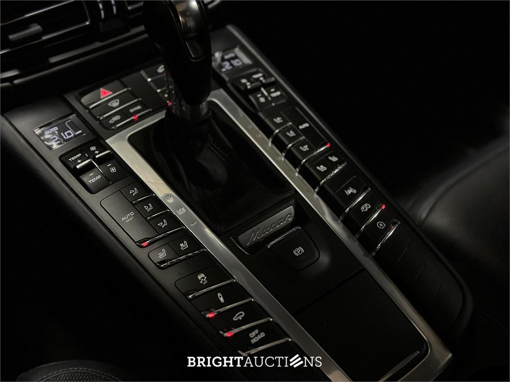 Porsche Macan Turbo 2.9 V6 441pk 2020, J-177-TT