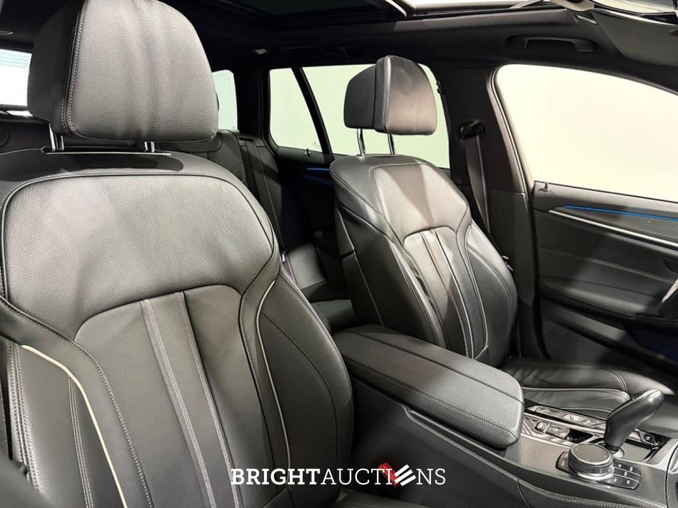 BMW 530e Touring  Business Edition Plus M-pakket 184pk 2023 (Origineel-NL) 5-Serie, S-330-LL