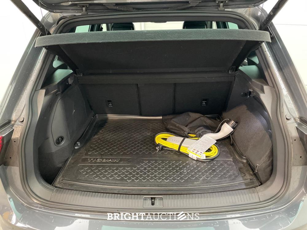 Volkswagen Tiguan eHybrid R-Line Business 1.4 TSI 265pk 2022 (Origineel-NL), P-225-HR