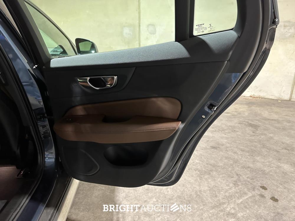 Volvo V60 Cross country Soft Hybride 2.0 B5 AWD pro 261pk 2020 (Origineel-NL), J-188-VT