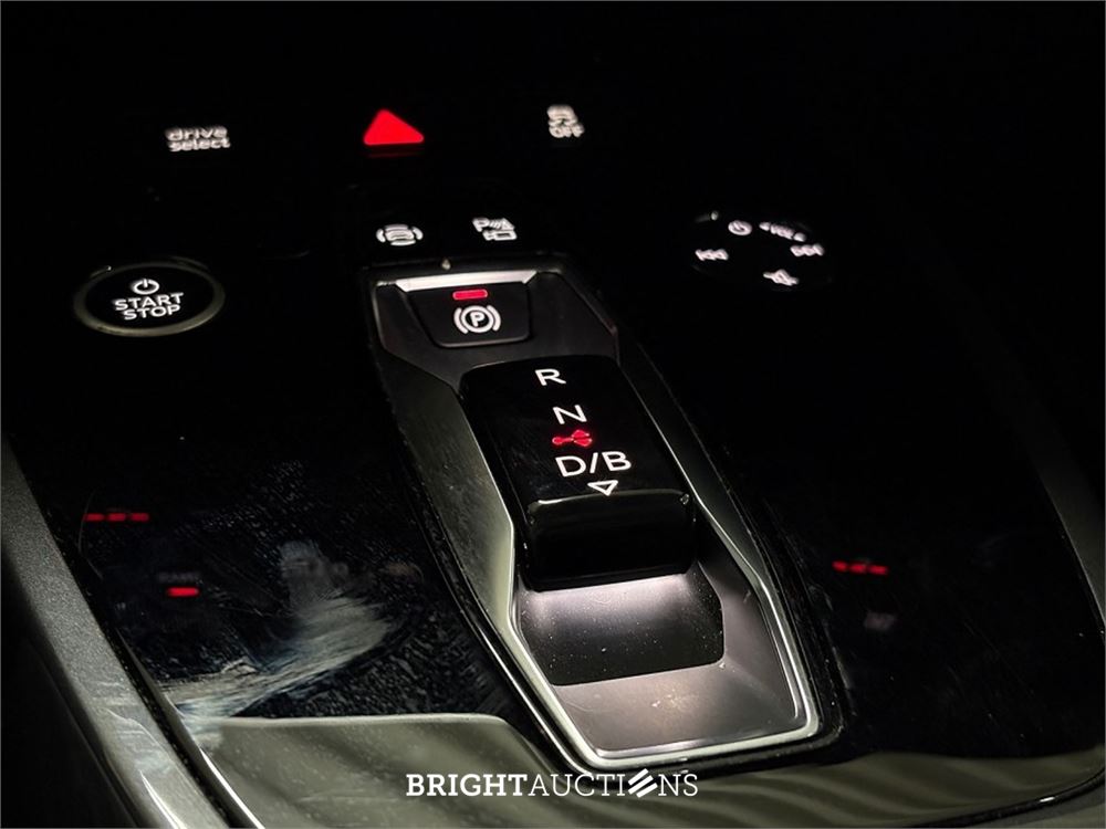 Audi Q4 50 Launch edition S Competition Quattro 77 kWh 2021 (Origineel-NL), N-031-PL