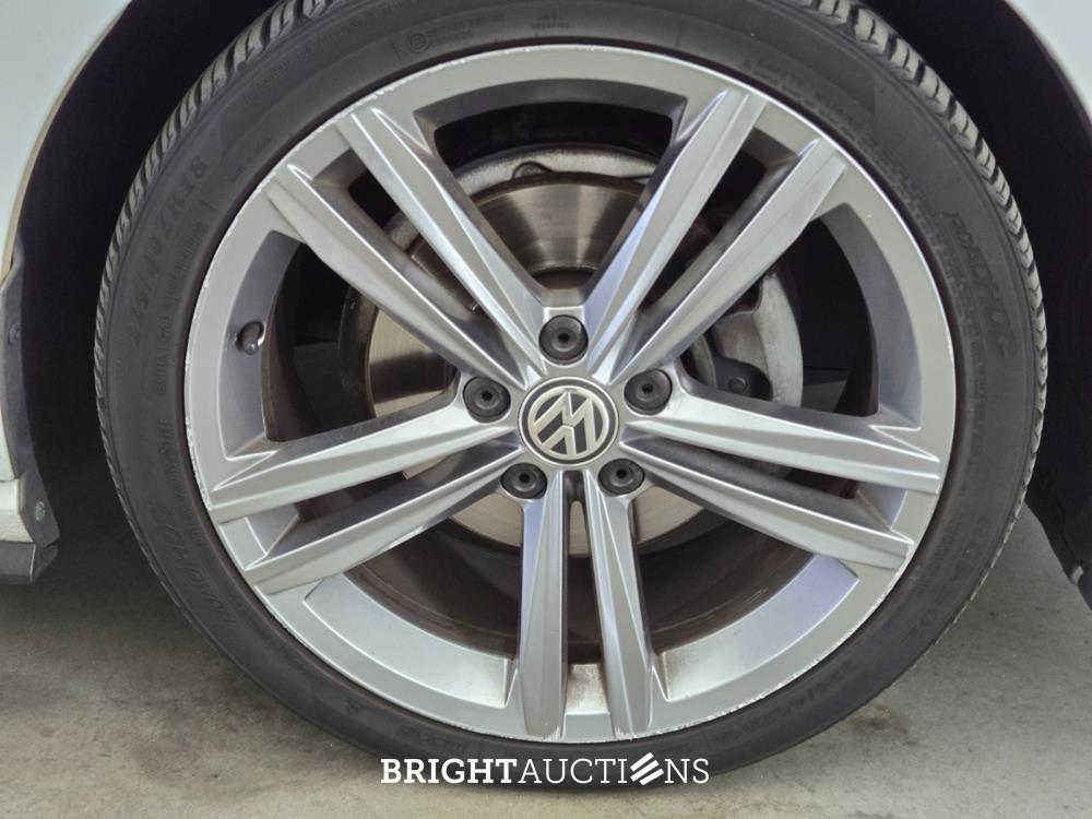 Volkswagen Golf Highline Business R 1.5 TSI 150pk 2019 (Origineel-NL), XG-637-X