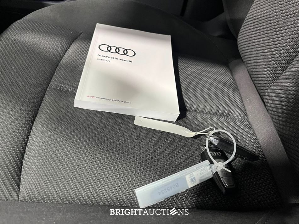Audi e-tron Sportback 50 Business edition Quattro 71 kWh 313pk 2021 (Origineel-NL), L-789-TL