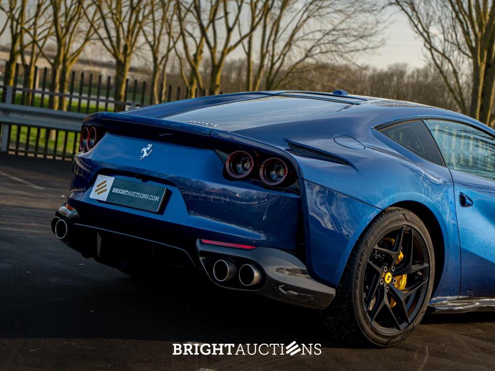 Ferrari 812 Superfast 6.5 V12 HELE -CARBON- 796pk 2020