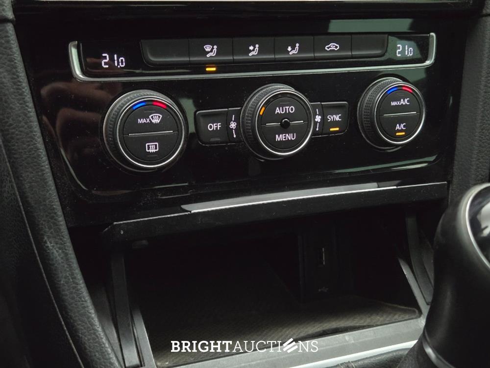 Volkswagen Golf Highline Business R 1.5 TSI 150pk 2019 (Origineel-NL), XG-637-X