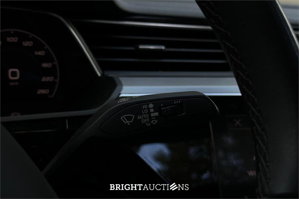 Audi e-tron Sportback 50 S edition Quattro 71 kWh 313pk 2021, T-261-RR