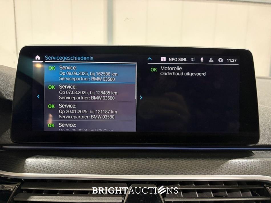 BMW 530e Touring  Business Edition Plus M-pakket 184pk 2023 (Origineel-NL) 5-Serie, S-330-LL