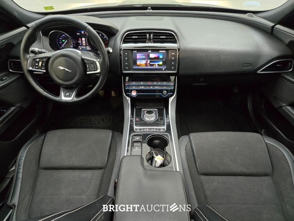 Jaguar XE D Portfolio 2.0 163pk 2015 (Origineel-NL), HV-351-R