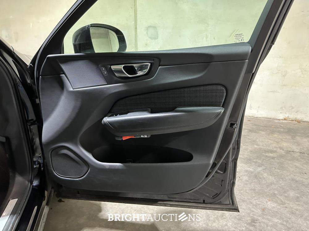 Volvo XC60 2.0 T6 Plug-in hybrid AWD Core Bright 253pk 2027 (Origineel-NL+1e eigenaar), S-190-RP