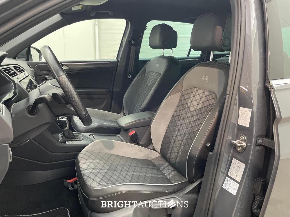 Volkswagen Tiguan eHybrid R-Line Business 1.4 TSI 265pk 2022 (Origineel-NL), P-225-HR