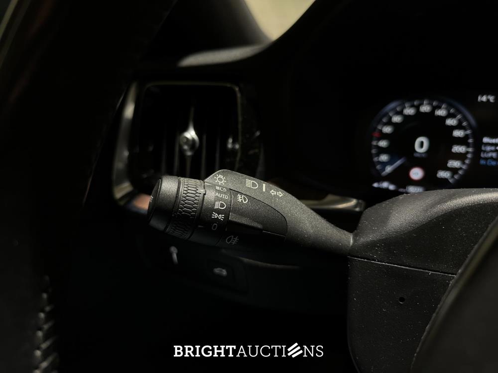 Volvo V60 Cross country Soft Hybride 2.0 B5 AWD pro 261pk 2020 (Origineel-NL), J-188-VT