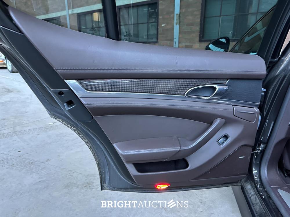 Porsche Panamera Turbo 4.8 V8 500pk 2009 Sport-Chrono, N-110-LT