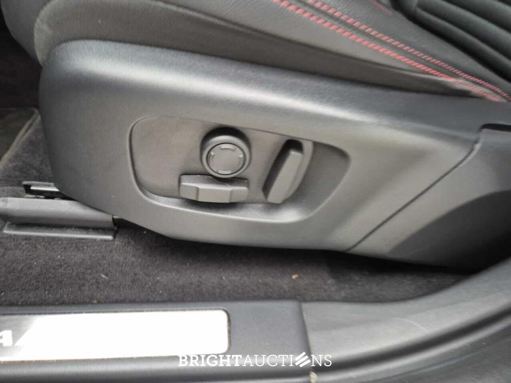 Land Rover Discovery Sport P300e Dynamic Se AWD 309pk 2023, 2EEB519