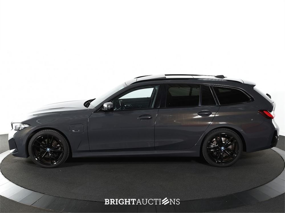 BMW 320e Touring M Sport 272pk 2022 (Origineel-NL) 3-Serie, R-267-NT