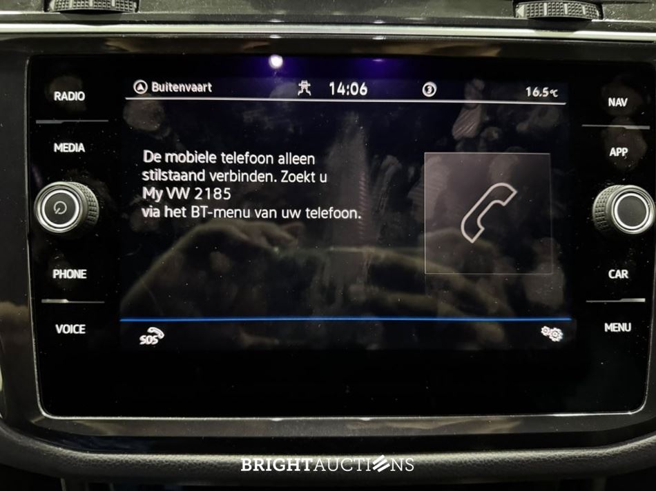Volkswagen Tiguan eHybrid R-Line Business 1.4 TSI 265pk 2023 (Origineel-NL), S-332-LX