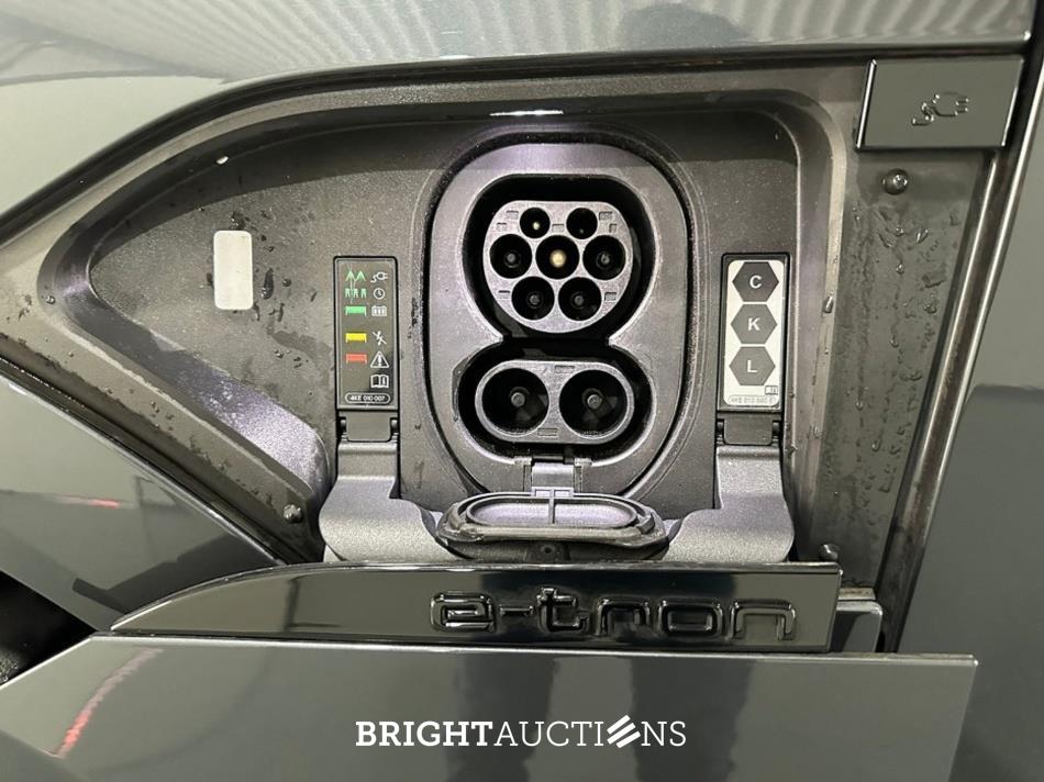 Audi Q8 e-tron 50 quattro Advanced Edition 95 kWh 340pk 2023 (Origineel-NL), T-629-HS