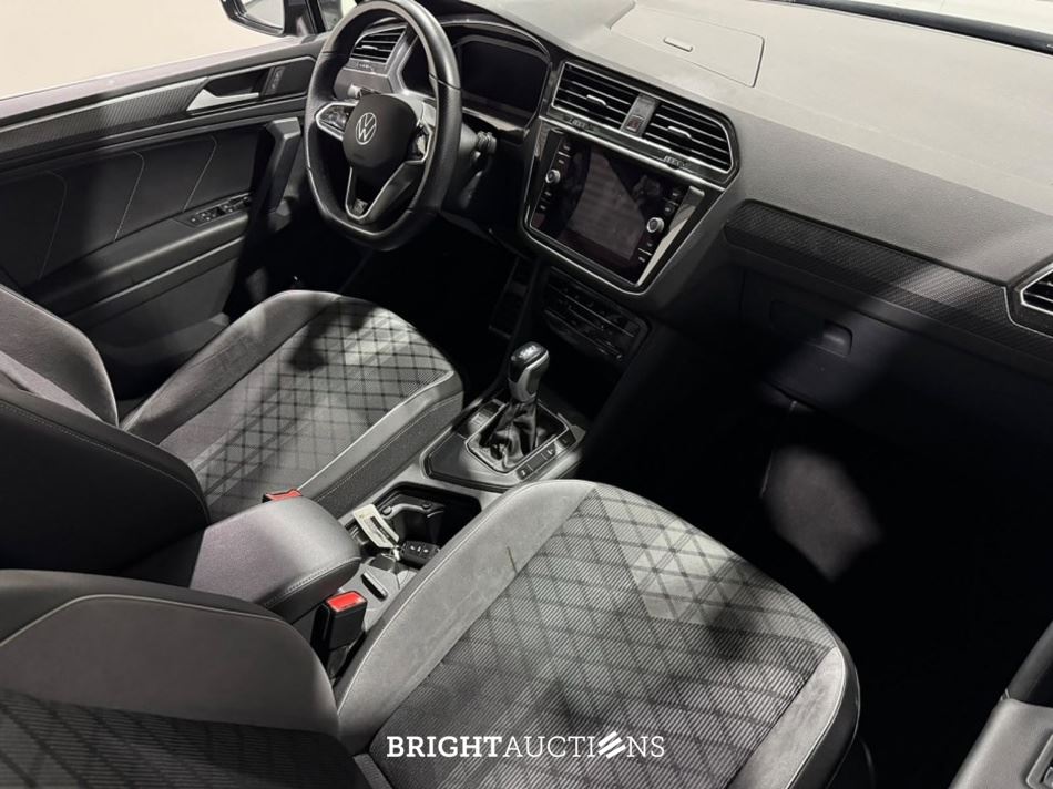 Volkswagen Tiguan eHybrid R-Line Business 1.4 TSI 265pk 2023 (Origineel-NL), S-332-LX