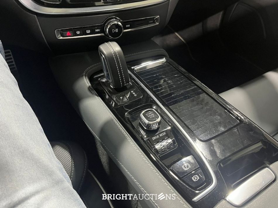 Volvo S60 Recharge T8 R-Design 2.0 AWD 392pk 2021 (Origineel-NL), L-726-VX