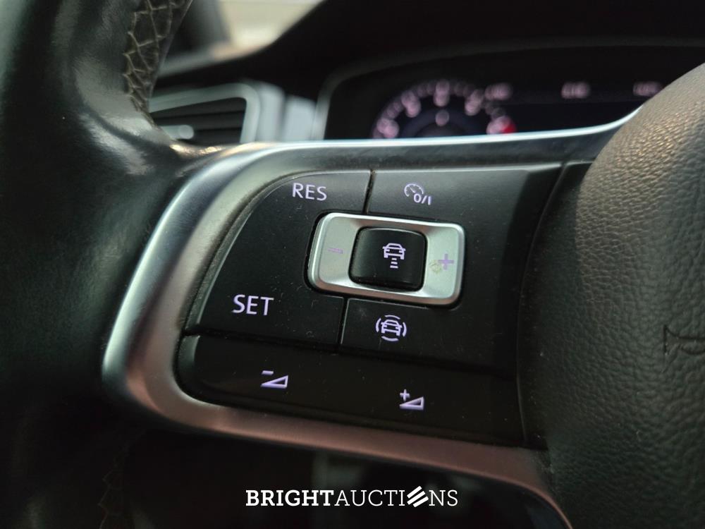 Volkswagen Golf Highline Business R 1.5 TSI 150pk 2019 (Origineel-NL), XG-637-X