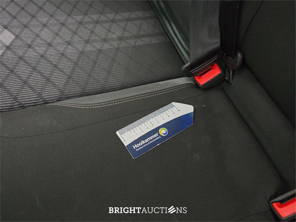 Volkswagen Taigo R-Line Business 1.0 TSI 110pk 2022, X-928-KN