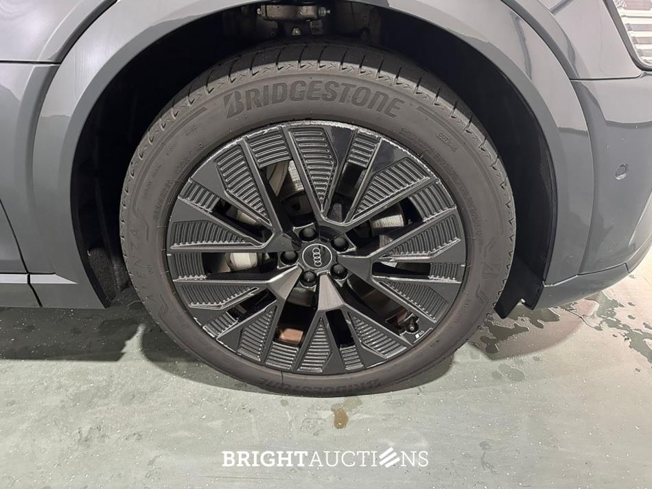 Audi Q8 e-tron 50 quattro Advanced Edition 95 kWh 340pk 2023 (Origineel-NL), T-629-HS