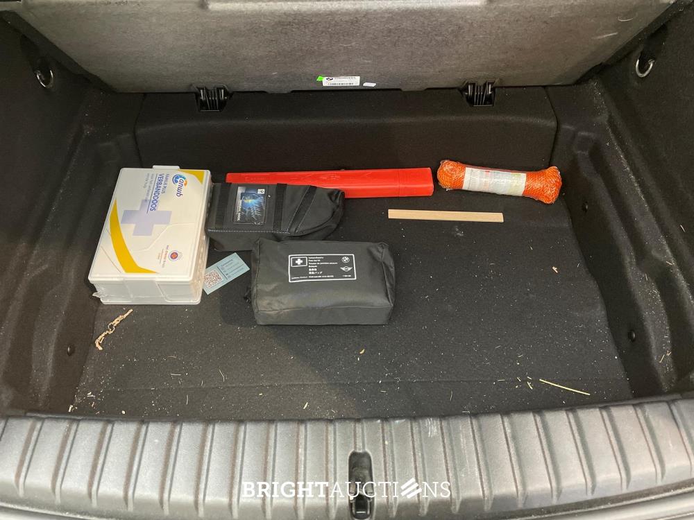 BMW 118i Executive Edition 1-serie 140pk 2020 (Origineel-NL), J-119-GJ