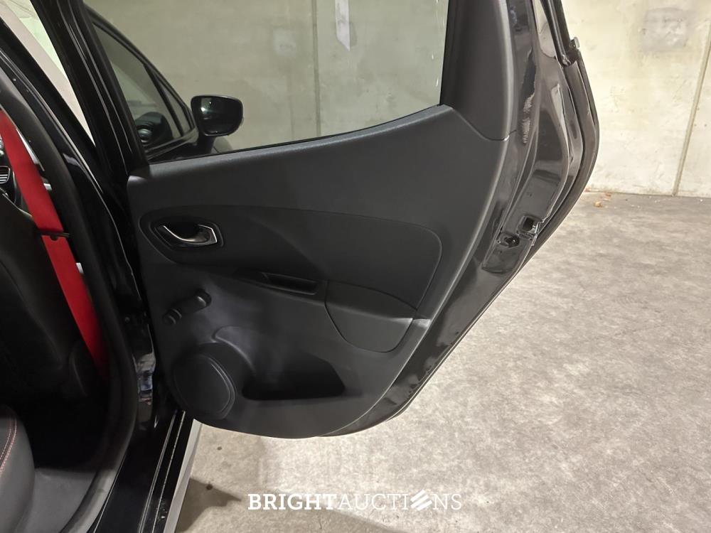 Renault Clio 1.6 R.S. Trophy 220pk 2015, K-787-PD