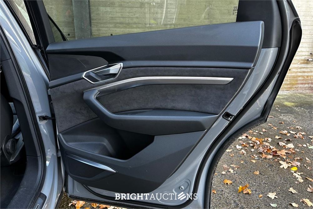 Audi e-tron Sportback 50 S edition Quattro 71 kWh 313pk 2021, T-261-RR