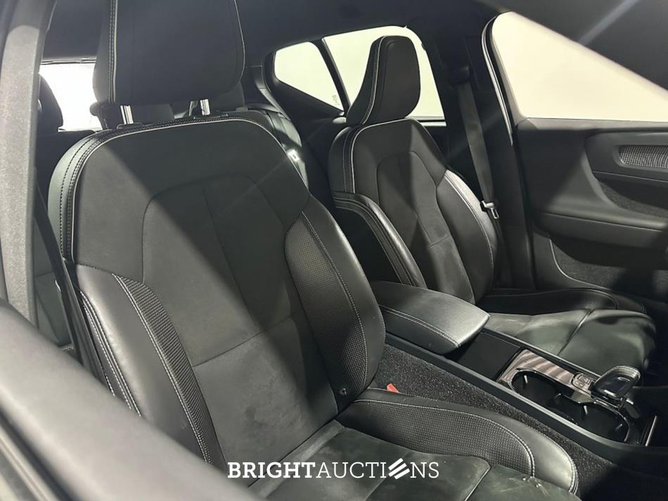 Volvo XC40 Recharge P8 R-Design Warmtepomp AWD 408pk 2021 (Origineel-NL), L-701-DV