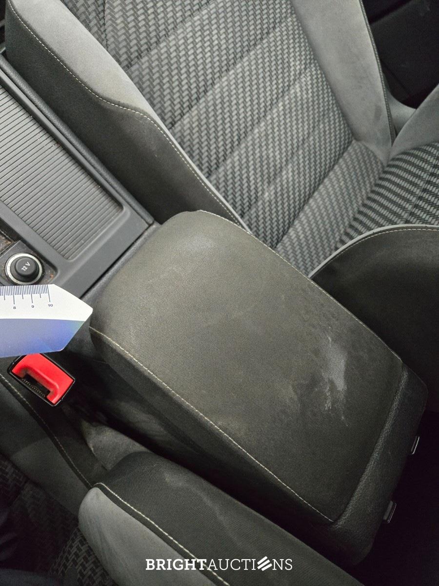 Volkswagen Golf Highline Business R 1.5 TSI 150pk 2019 (Origineel-NL), XG-637-X